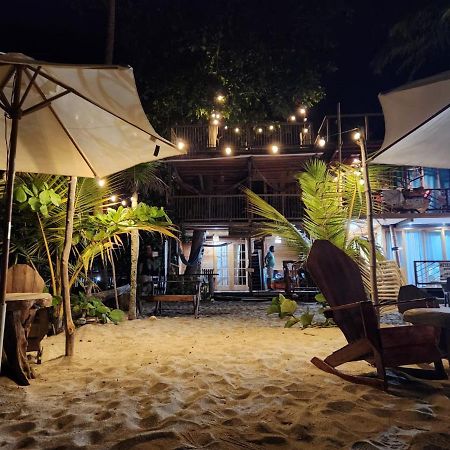 El Almendron Beach Hostel Guachaca Екстер'єр фото